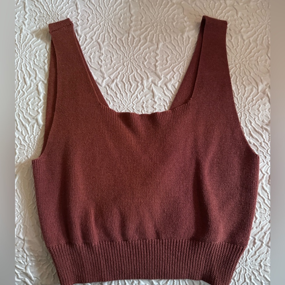 Thread & Supply Red Ribbed Crop Tank Top, size small